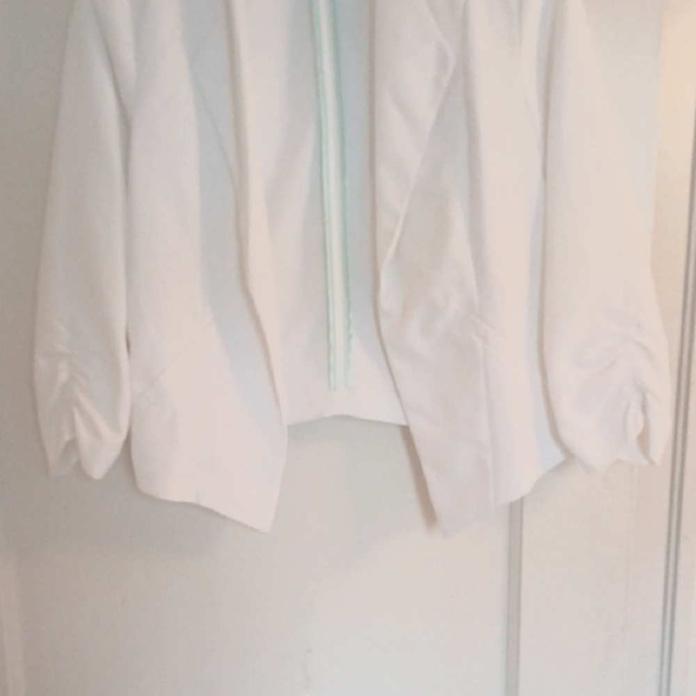 Charlotte Russe Classic White Blazer - Picture 2 of 10